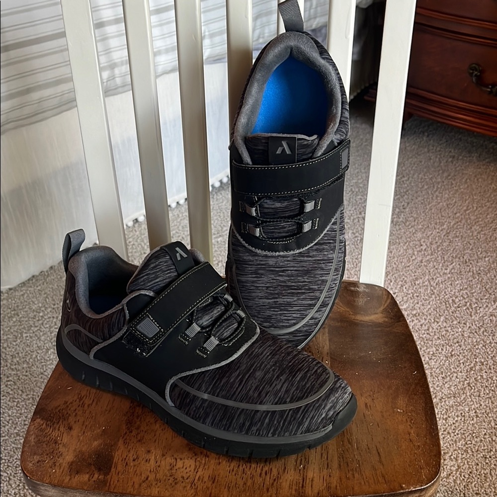 Ladies Anodyne 8.5 Medium walking lightweight shoe